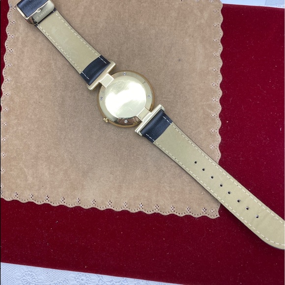 Steve Madden Women's wrist Watch Gold Tone cubic zirconia around inner Face - Picture 4 of 6